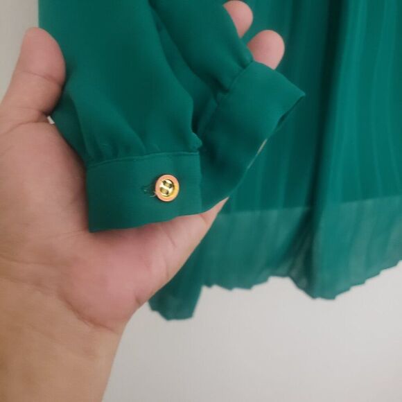 Chico's Top Large Green Flowy Pleated Classic Office Essential Basic Work - Picture 11 of 12
